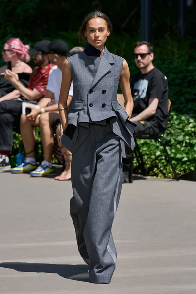 Look 8